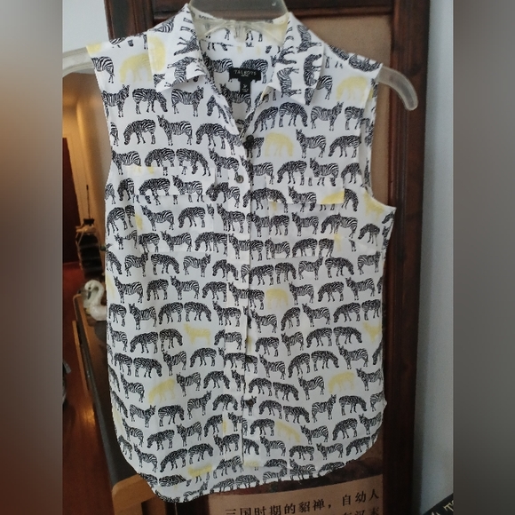 Talbots zebra print sleeveless blouse - Picture 2 of 4